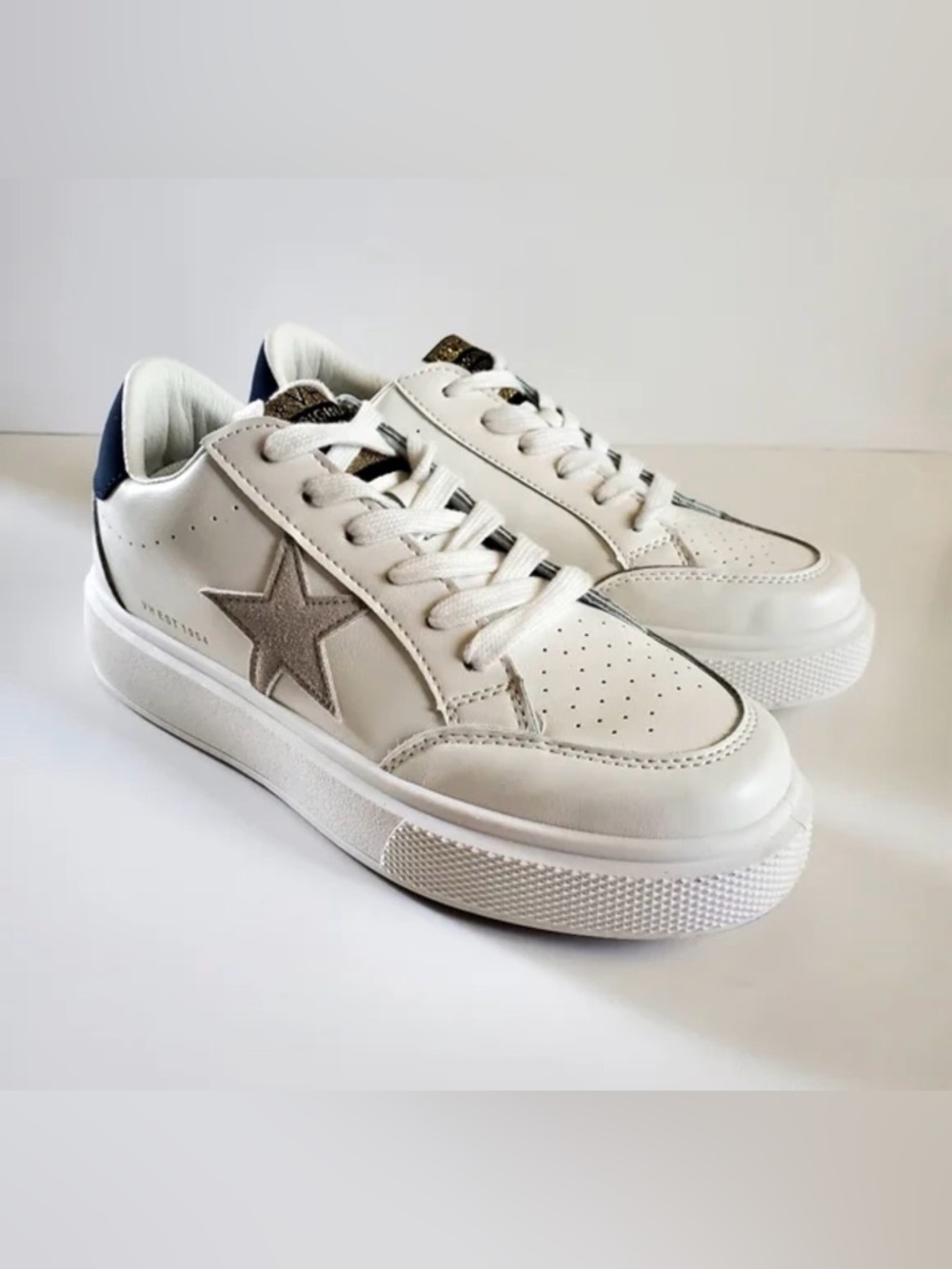 White Leather Platform Sneakers with Gray Star Accent